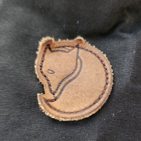 Fjallraven Black Capris for Versatile Wear - Picture 4 of 10